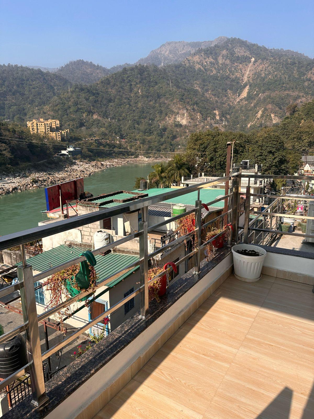 The Peninsulla Hotel & Restaurant