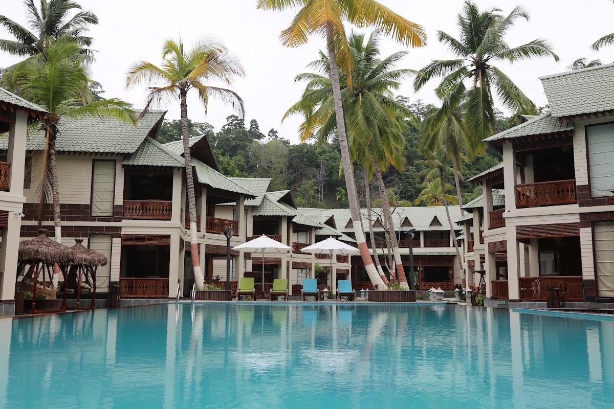 Sandyy Wavess Beach Resort