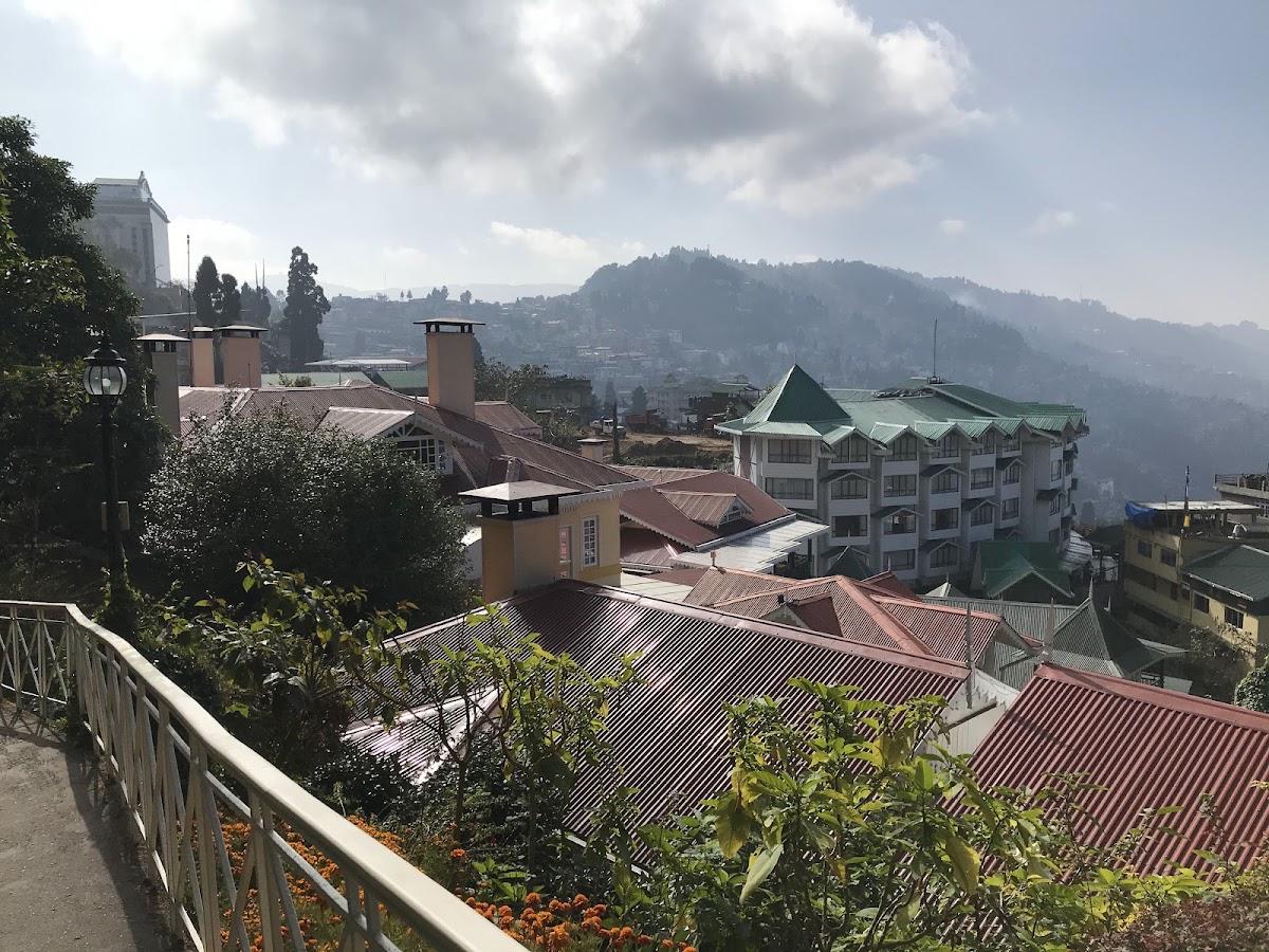 MAYFAIR Hill Resort